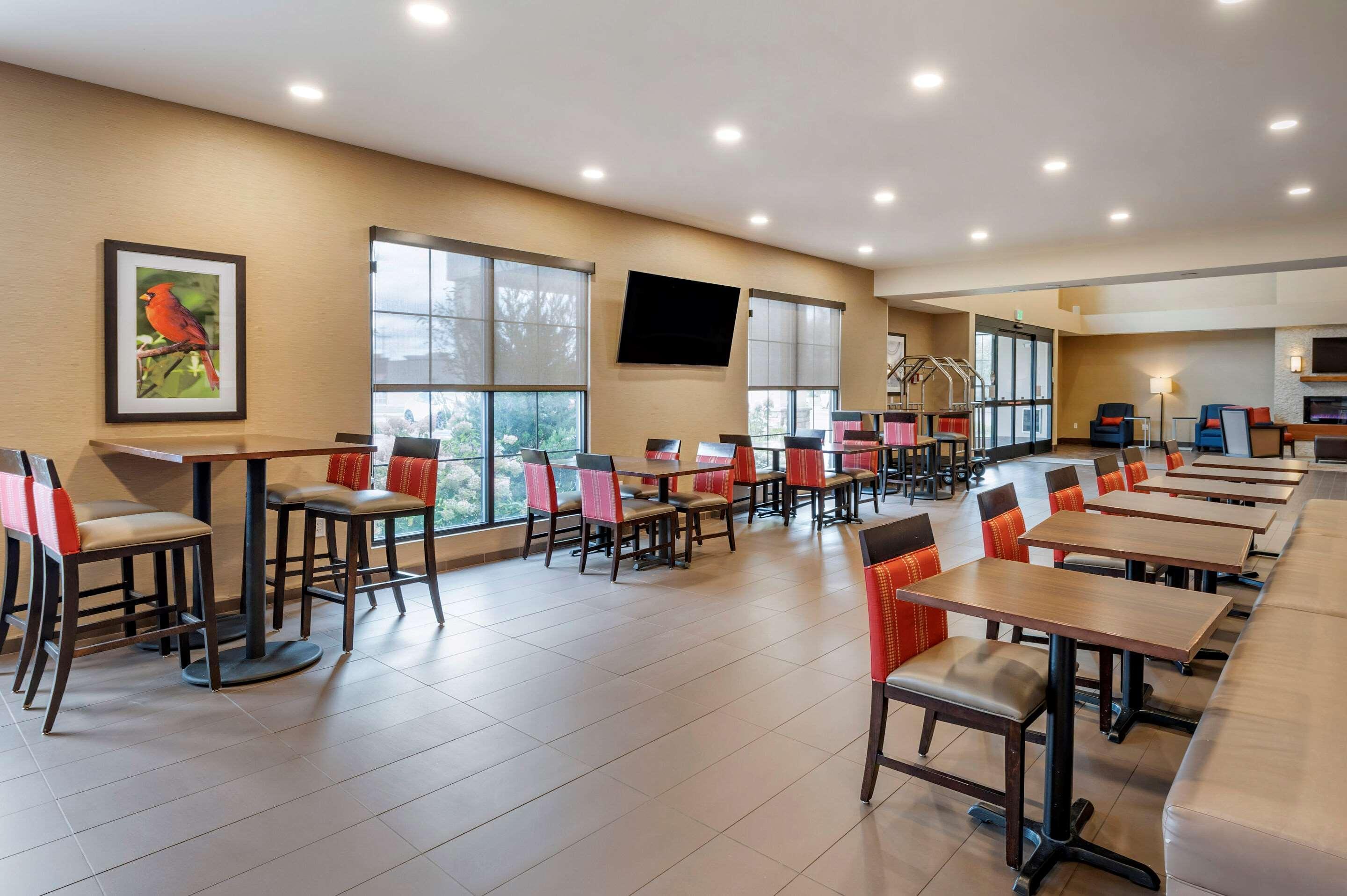 Comfort Suites Columbus Airport Exterior foto